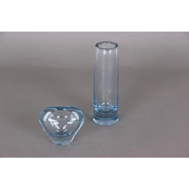 A set of 2 mouth-blown Holmegaard vases. Design by Per Lütken. Large vase: Height: 17,50 centimeters and diameter: 5.50...