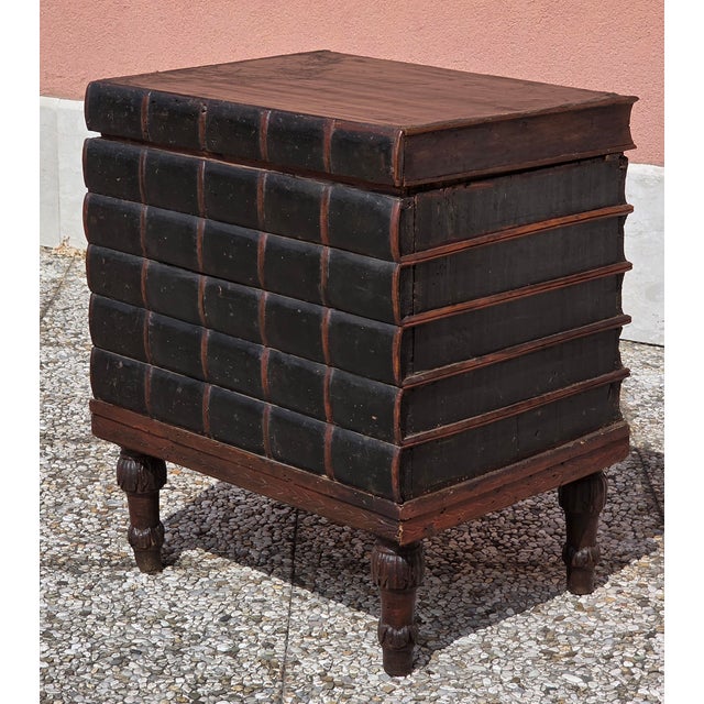 Louis XVI Venetian Book-Shaped Chest in Stained Fir and Leather, Late 18th Century For Sale - Image 4 of 12
