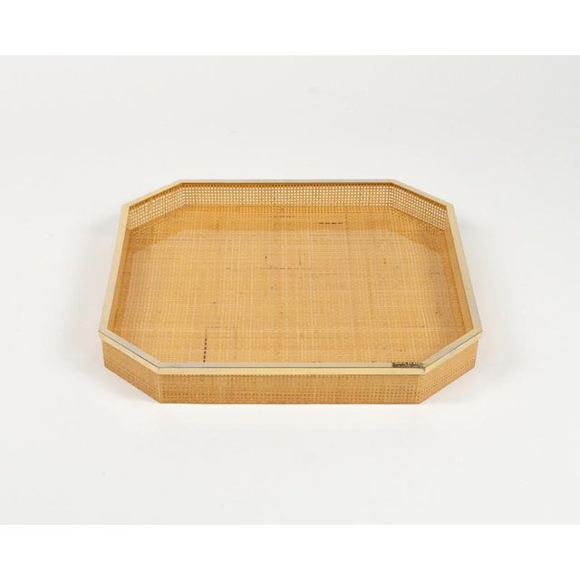 1970s Serving Tray in Acrylic Glass, Wicker & Gold Plating in the style of Christian Dior, Italy, 1970s For Sale - Image 5 of 15