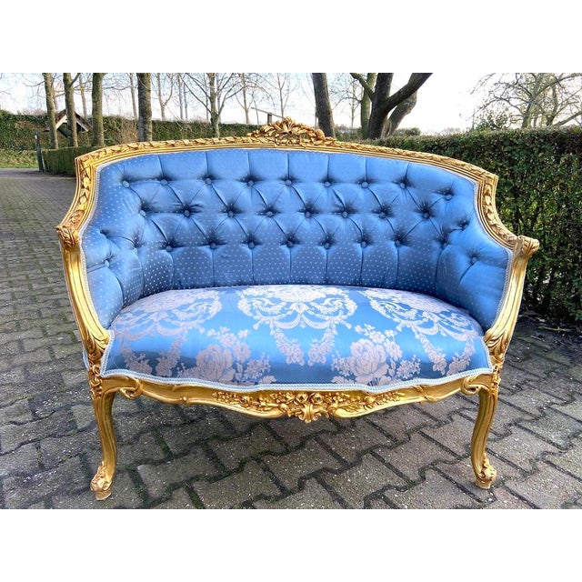Cornflower Blue 1950s French Louis XVI Gilt Blue Damask Beech Settee For Sale - Image 8 of 12