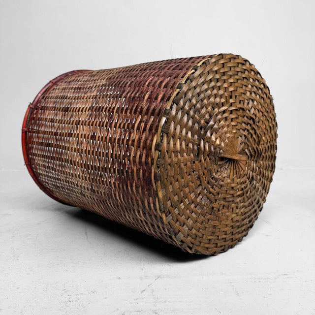 Brown Antique Japanese Bamboo Basket with Red Lacquered Rim, 1930s For Sale - Image 8 of 11