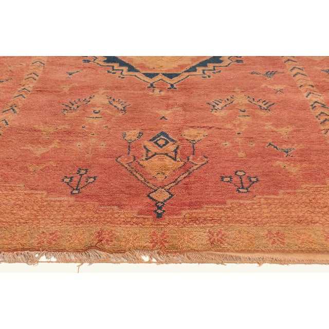Berber Tribes of Morocco Vintage Taznakht Moroccan Rug, 05'05 X 09'03 For Sale - Image 4 of 10