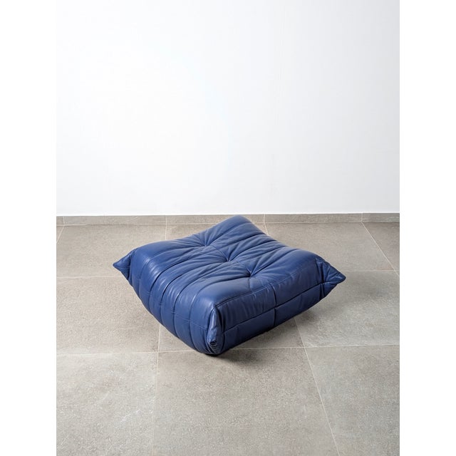 Ligne Roset Vintage French Togo Pouf in Blue Leather by Michel Ducaroy Ligne Roset, 1980s For Sale - Image 4 of 13