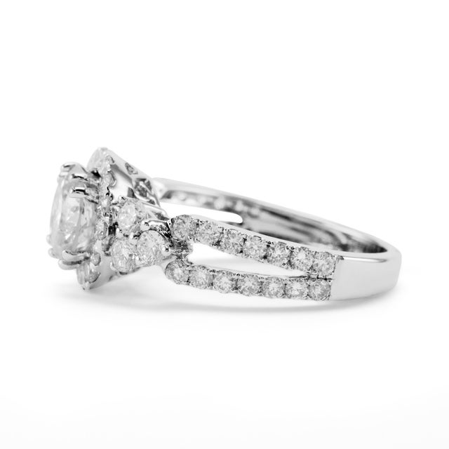 Contemporary 2.43 Carat Round Brilliant Diamond Ring 18 Karat White Gold, Size 6.75 For Sale - Image 3 of 4