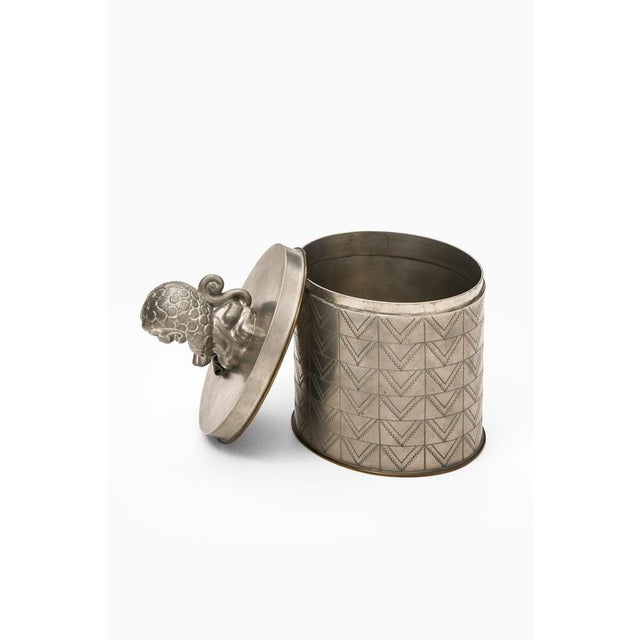 Nils Fougstedt Jar in Pewter and Brass attributed to Nils Fougstedt & Anna Petrus, 1928 For Sale - Image 4 of 7