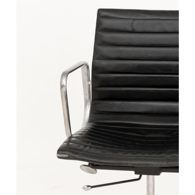 Late 20th Century Charles and Ray Eames Aluminum Group Office Chair For Sale - Image 5 of 8
