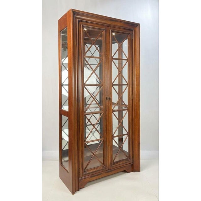 Traditional Late 20th Century Hickory White Lighted Glass Cabinet With Mirrored Back & Fretwork Doors For Sale - Image 3 of 12