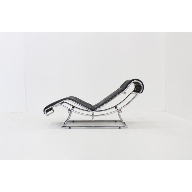 Vintage Italian Chrome and Leather Chaise Lounge attributed to Guido Faleschini, 1970s For Sale - Image 4 of 14