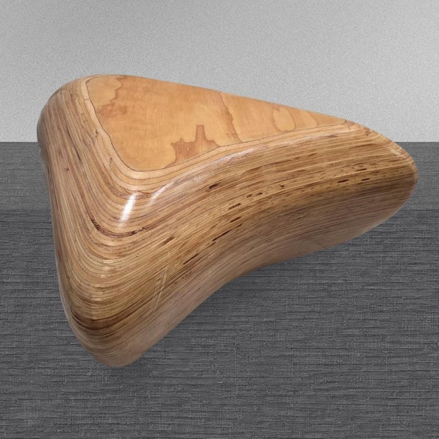 Contemporary Dessin Mobel Pebble Boomerang M Bench by Sophie Le Bienvenu – Ex-Zaha Hadid Lead Architect, Limited Edition, CNC-Milled Plywood, Peru 2021 For Sale - Image 3 of 5