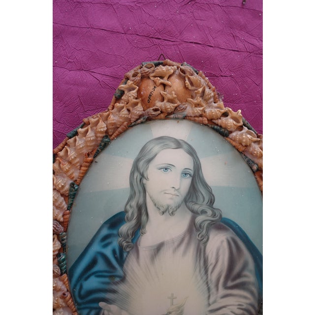 Large seaside souvenir depicting Christ of the Sacred Heart (chromo under curved glass) richly decorated with a frame of...