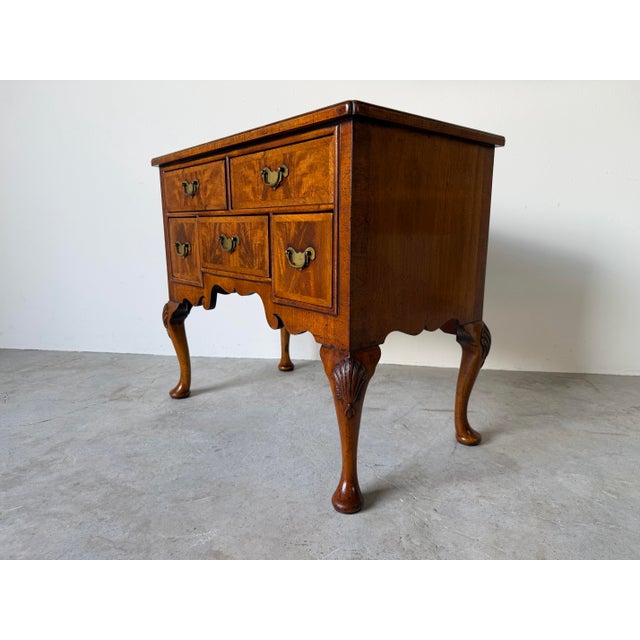 Queen Anne Vintage English Queen Anne Style Walnut Dressing Table / Low Chest For Sale - Image 3 of 13
