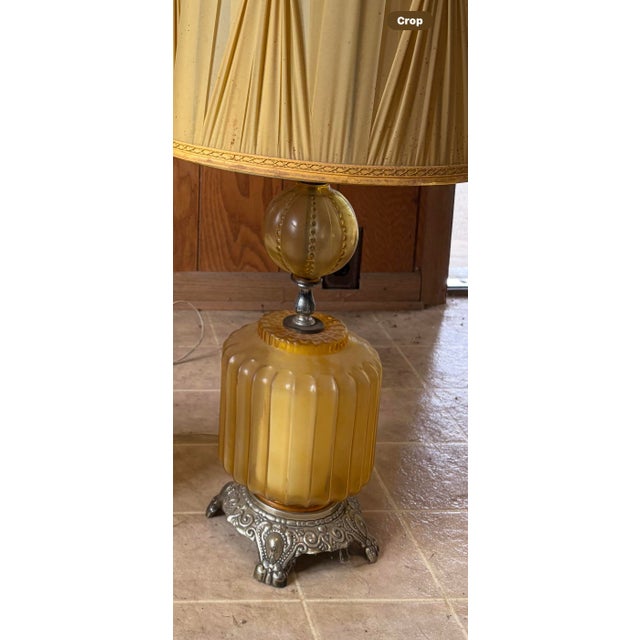 Pair of Vintage Hollywood Regency table lamps in excellent working condition.