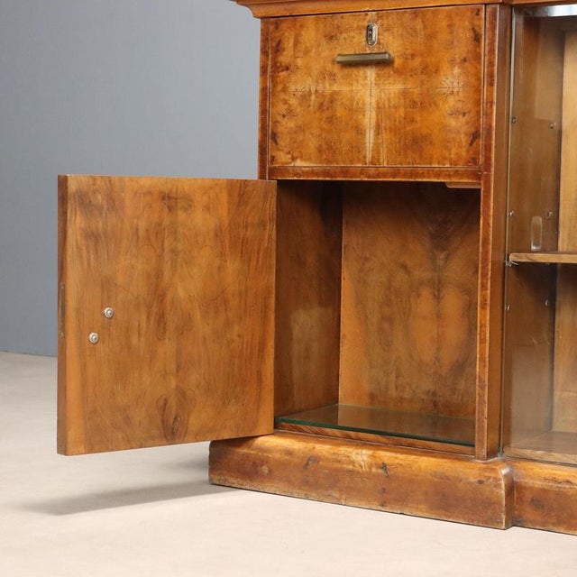 Art Deco Display Cabinet in Walnut Burl Veneer For Sale - Image 4 of 10