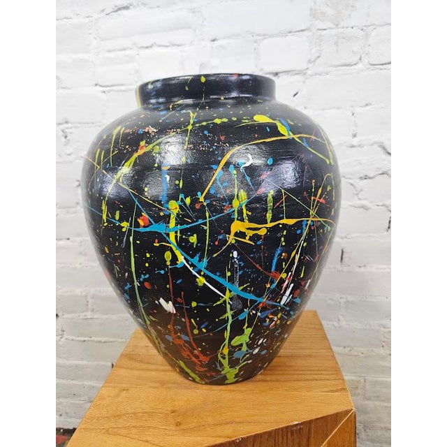 Abstract Mid 20th Century Splatter Paint Ceramic Vase – Jackson Pollock Style For Sale - Image 3 of 6