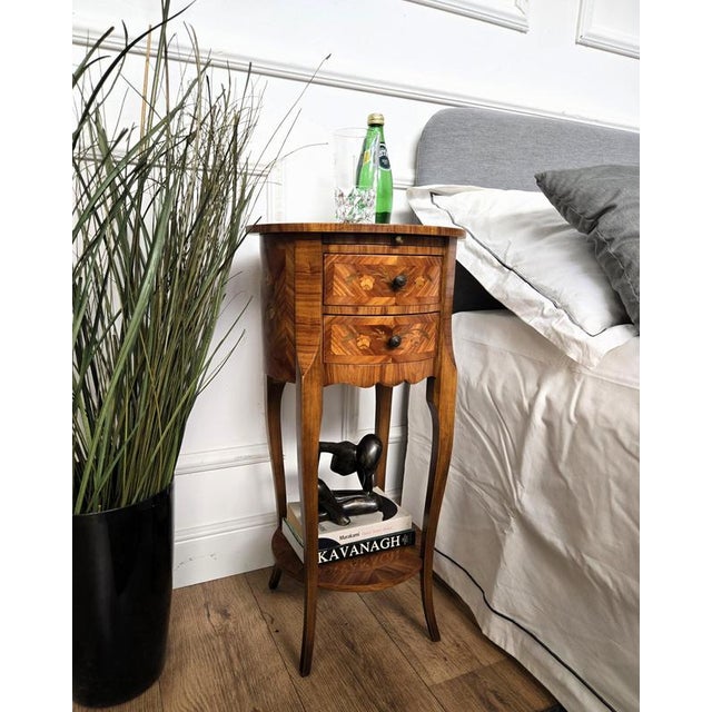 Very important, elegant and refined pair of Italian 1940s Art Deco bedside tables with great round circle shape design,...
