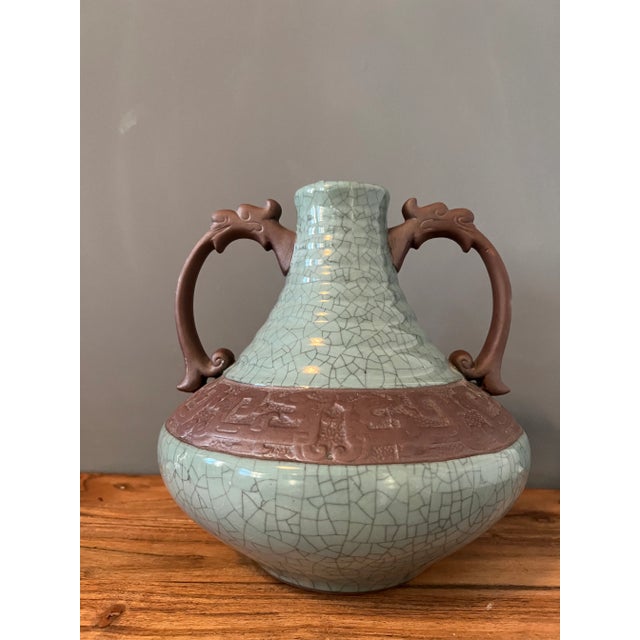 Vintage 1940s Asian Vase For Sale In New York - Image 6 of 8