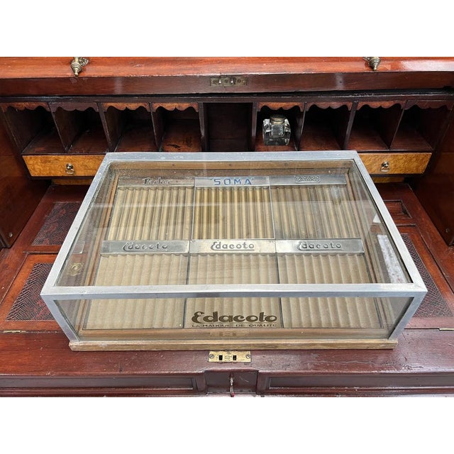 The authenticity and vintage charm of this display case will give your collection an unrivalled aesthetic aura. Plunge...