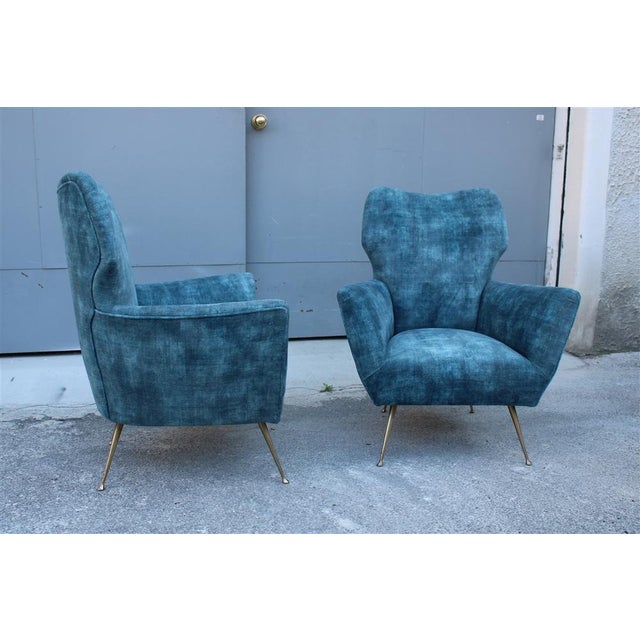 Set of Italian Armchairs in Blue Velvet with Brass Feet in the style of Gio Ponti, 1950s For Sale - Image 9 of 18