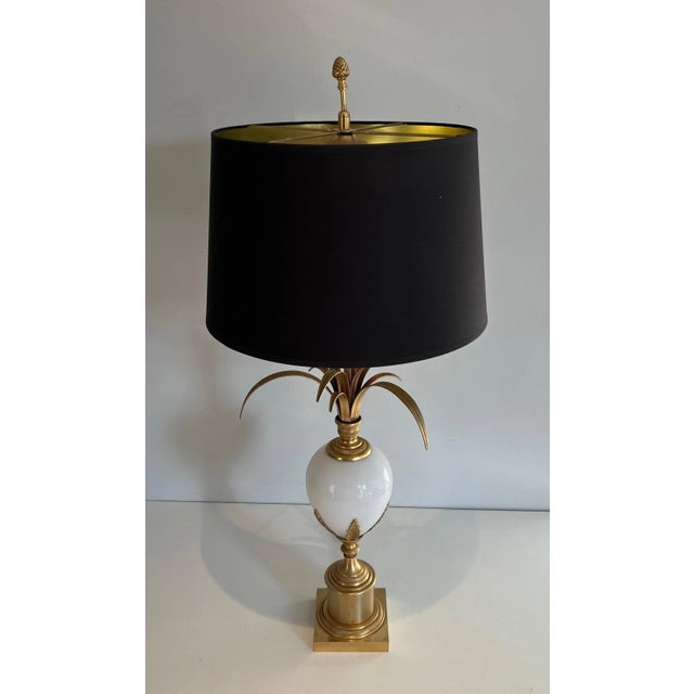 Neoclassical 1970 Table Lamp in Gold Nickel and White Opaline in the Shape of an Ostrich Egg in the Style of Maison Charles For Sale - Image 3 of 12