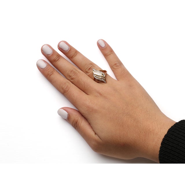 Early 21st Century 10K Yellow Gold 1/2 Cttw Round and Baguette Cut Diamond Cocktail Ring (H-I Color, I1-I2 Clarity) For Sale - Image 5 of 6