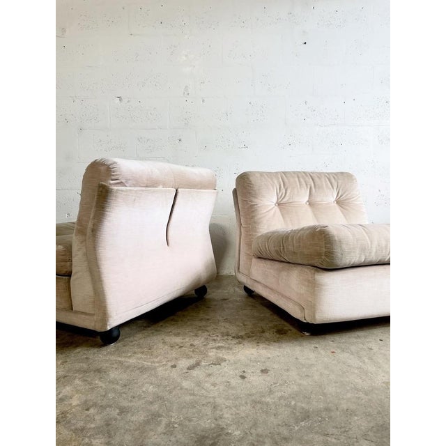 Mario Bellini 'Amanta' Modular Chairs C&B Italia. Original velvet. Labeled. price for pair 32w 32d 27h 16.5s