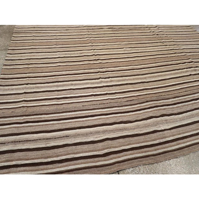 Galerie Shabab Collection Mid-20th Century Turkish Flatweave Kilim Carpet For Sale In New York - Image 6 of 8