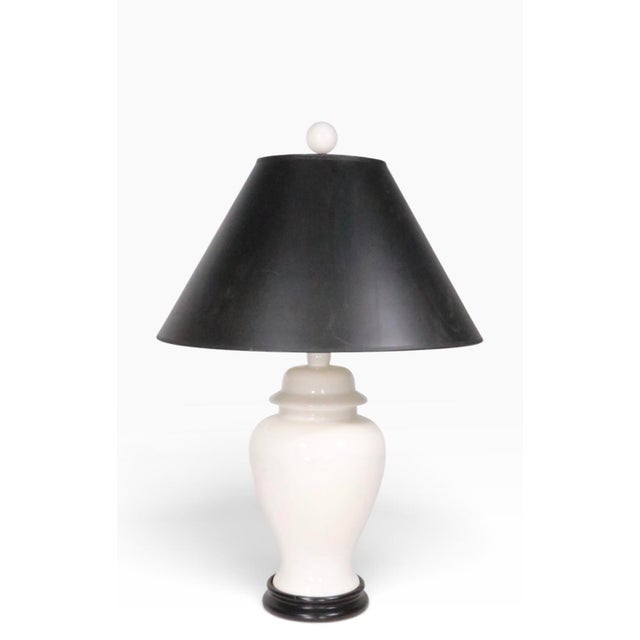 Late 20th Century Asian Modern White Ceramic Ginger Jar Form Table Lamp For Sale - Image 4 of 6