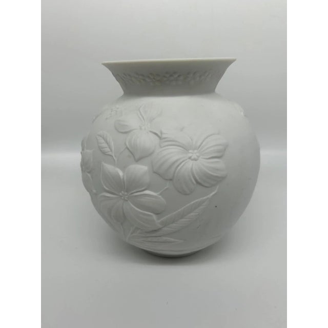 Porcelain Vase from AK Kaiser, 1970s For Sale - Image 6 of 11