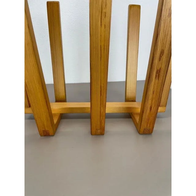 Brown Cubic Brutalist Pine Wood Magazine Holder in the style of Chapo Perriand, France, 1970s For Sale - Image 8 of 18