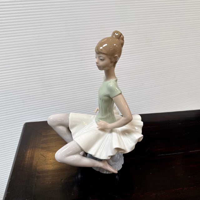 John Huerta for Lladró Laura Ballerina Porcelain Figurine, Signed For Sale - Image 10 of 12