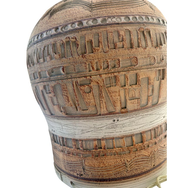 1970s 1970s Brutalist Sculpted Earthenware Table Lamp by Casual Lamps of California For Sale - Image 5 of 12