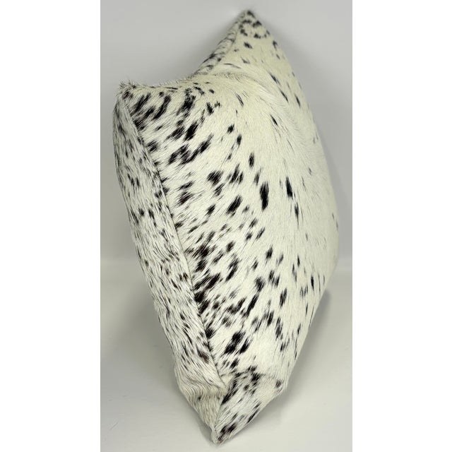 Soft, balanced, and unmistakably natural, this 16” x 16” pillow cover is crafted from premium Brazilian Watusi cowhide in...