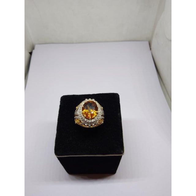 Modern Natural Citrine 3.60cts & Diamond 1.0cts Ring in 18k Gold For Sale - Image 3 of 8