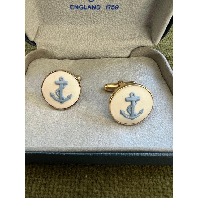 Vintage Royal British “Wedgwood” Jasper ware Gold Plated Cufflinks In Case For Sale - Image 4 of 7