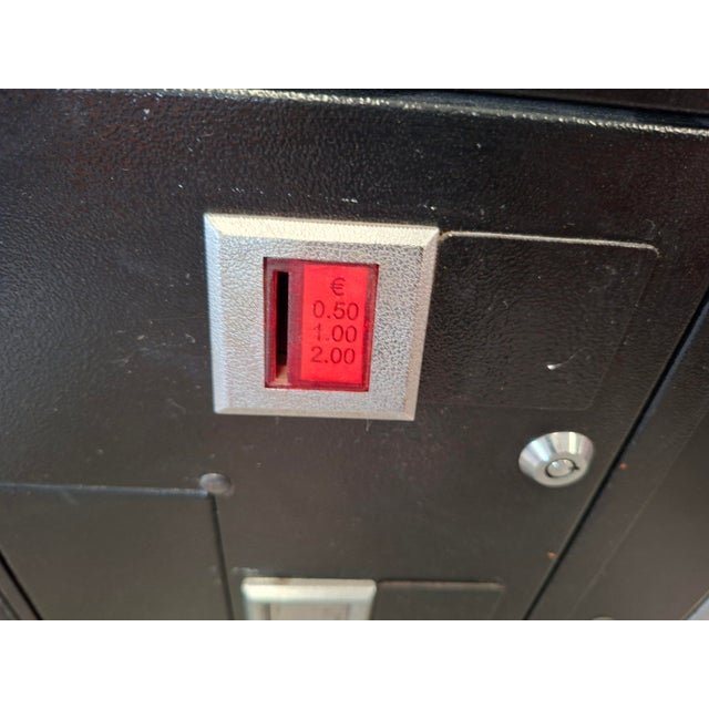 Professional Sammy Prize Party Vending Machine with 8 Stations, 1980s For Sale - Image 11 of 18