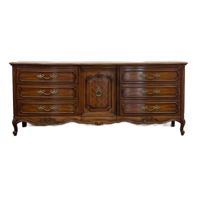 Ornate Thomasville French Provincial 9 Drawer Dresser With Metal Pulls Vintage For Sale