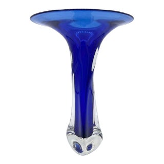 Vintage 1991 Signed Winfisky Cobalt Blue Cased Art Glass Trumpet Vase - 8" For Sale
