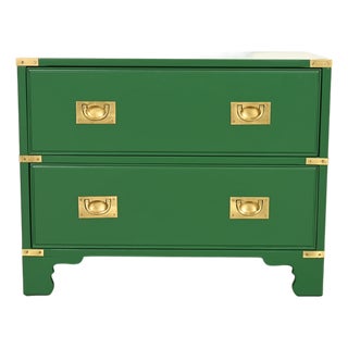 Drexel Heritage Mid-Century Hollywood Regency Campaign Green Lacquered Nightstand | Circa 1970s For Sale