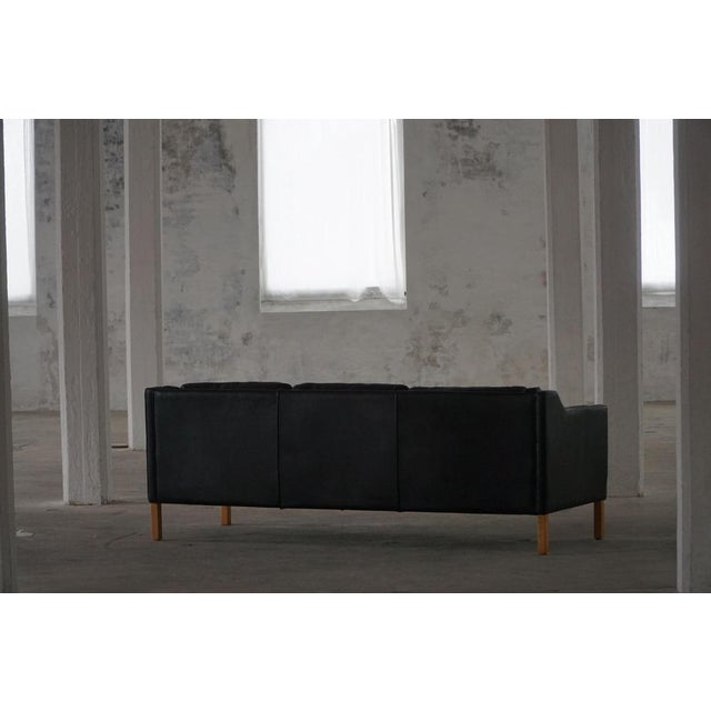 Wood Mid-Century 3-Seater Sofa in Patinated Black Leather from Mogens Hansen, 1970s For Sale - Image 7 of 18