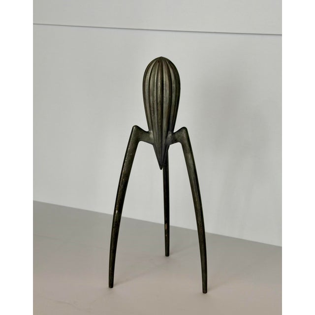 Brown 1990s Philippe Starck for Alessi Juicy Salif Anthracite Citrus Squeezer For Sale - Image 8 of 11