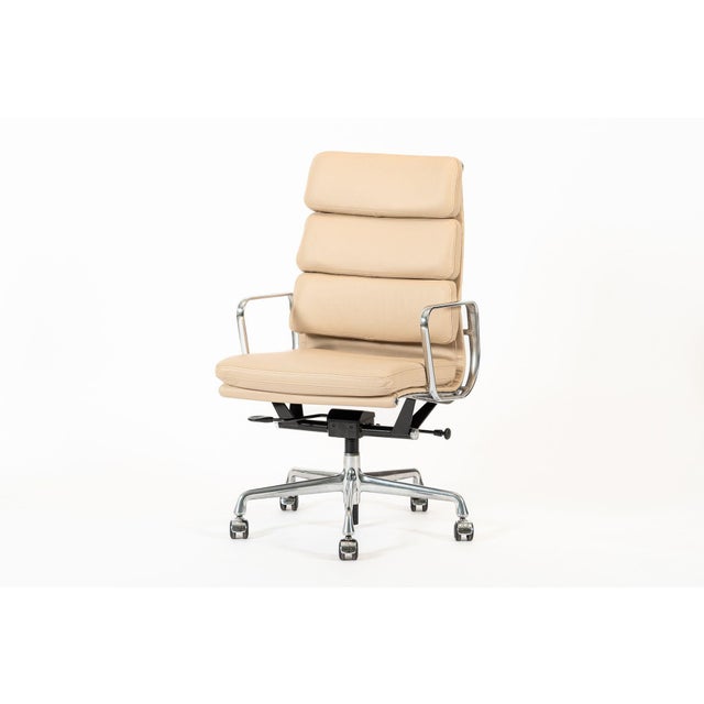 Mid-Century Modern Eames Herman Miller Tall Cream Leather Office Chair Aluminum Group For Sale - Image 3 of 12