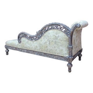 1960s Victorian Chaise Lounge – Ornate Carved Wood Fainting, Antique Style Sofa, French Rococo Daybed, Elegant Bedroom or Living Room Furniture For Sale