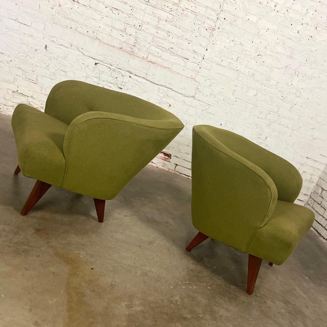 Mid-20th Century Art Deco to Mid-Century Modern Green Bucket or Barrel Style Accent or Lounge Chairs a Pair For Sale - Image 11 of 12