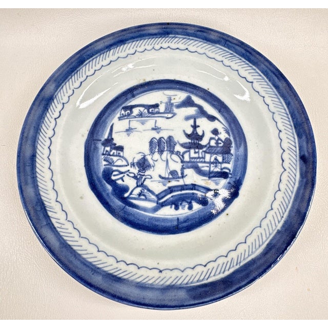 Chinese Pair of 19th Century Chinese Export "Canton" Blue & White Porcelain Plates, 8.5" For Sale - Image 3 of 8