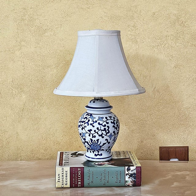 Vintage Blue & White Chinoiserie Ginger Jar Table Lamp – Porcelain Accent Lamp For Sale - Image 17 of 18