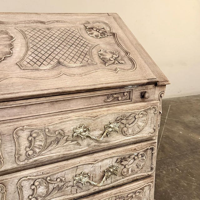 18th Century French Régence Period Carved Oak Secretary Desk For Sale - Image 11 of 18