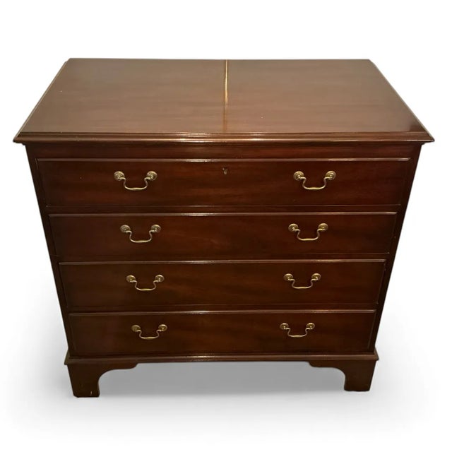 1990s Kittinger Mahogany Four-Drawer Bachelor Chests, Matched Pair For Sale - Image 14 of 16