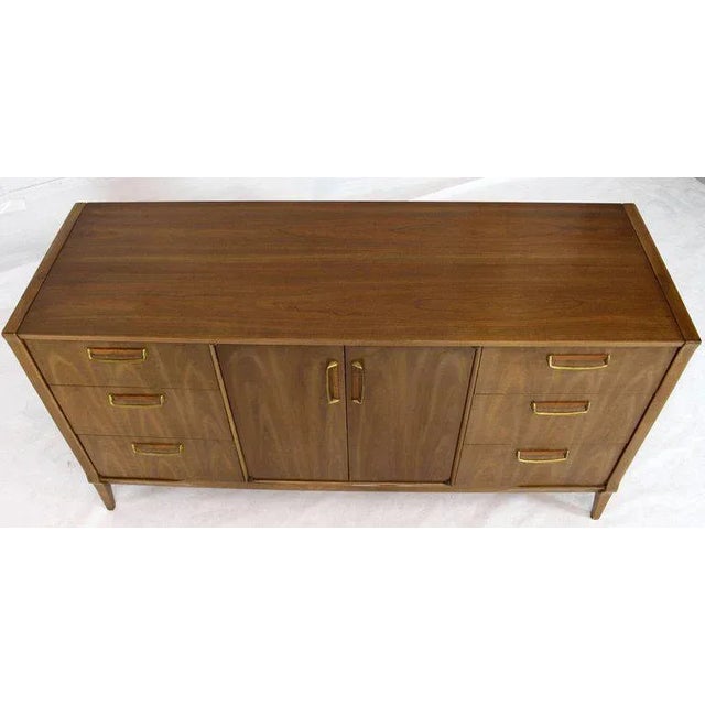 1970s Mid-Century Modern Satinwood Brass Pulls Dresser Credenza For Sale - Image 6 of 14