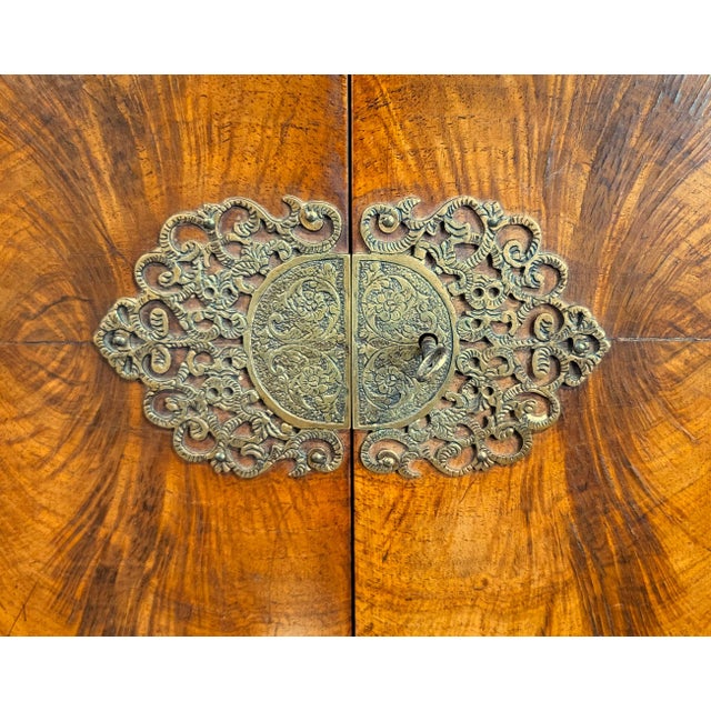 Antique English Queen Anne Walnut Cabinet on Stand Mirrored Cocktail Bar Chest For Sale - Image 15 of 18