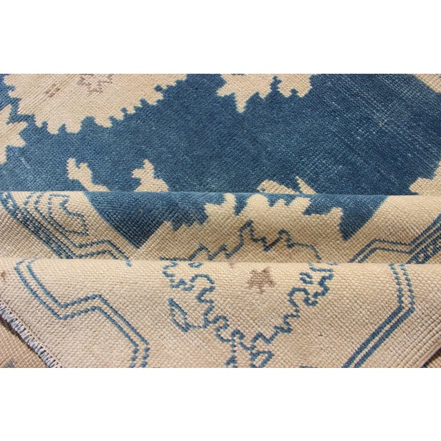 Mid 20th Century Vintage Turkish Oushak Rug With All-Over Design in Royal Blue and Ivory For Sale - Image 11 of 12